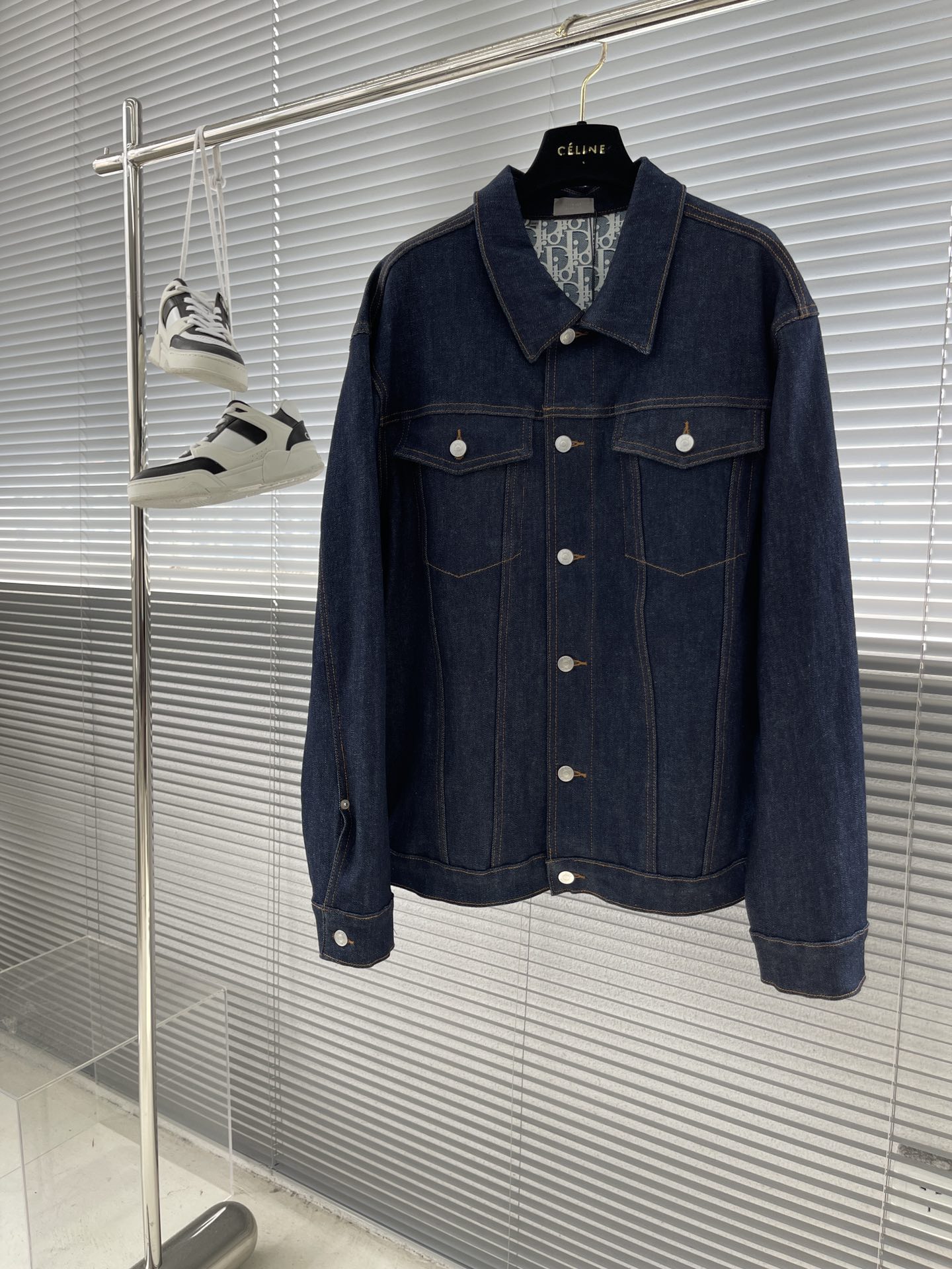 Dior Logo-Print Denim Jacket: Modern Retro Style, Unisex Appeal 1 i1692883470 3641 1