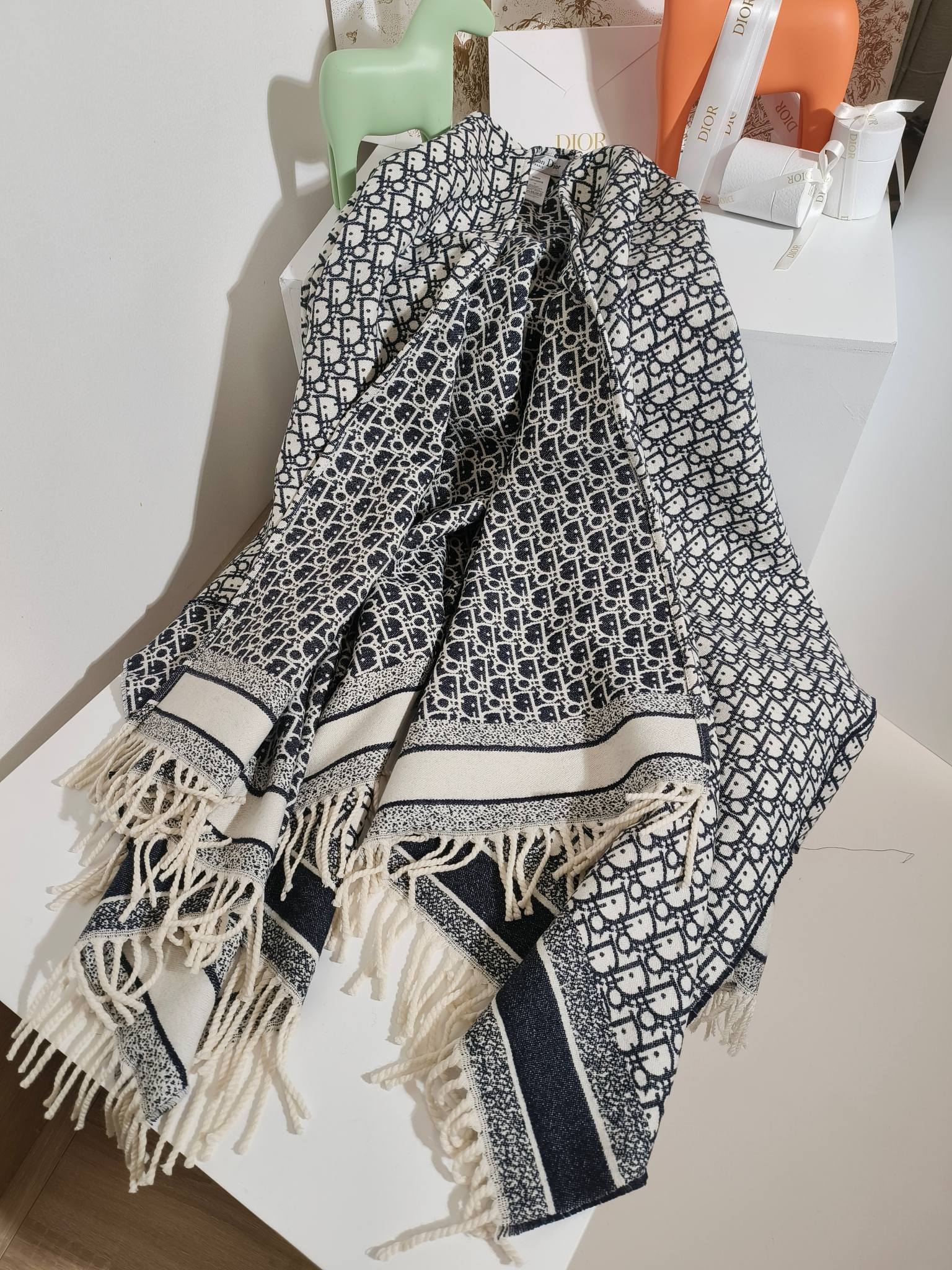 💟CD字母斗篷 经典look 超细腻字体 永远的经典 绝不起球 原版原标 气质型单品 上身效果很好  强