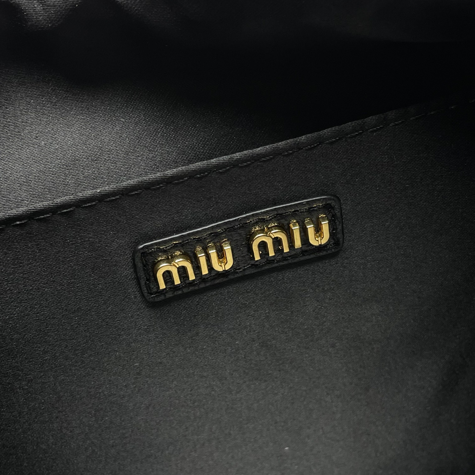 M家😘 5BC108:MiuMiu新品MiuWander手袋,采用进口小羊皮经典品牌标志性Matelasse纹理绣花,复古磨砂五金 8