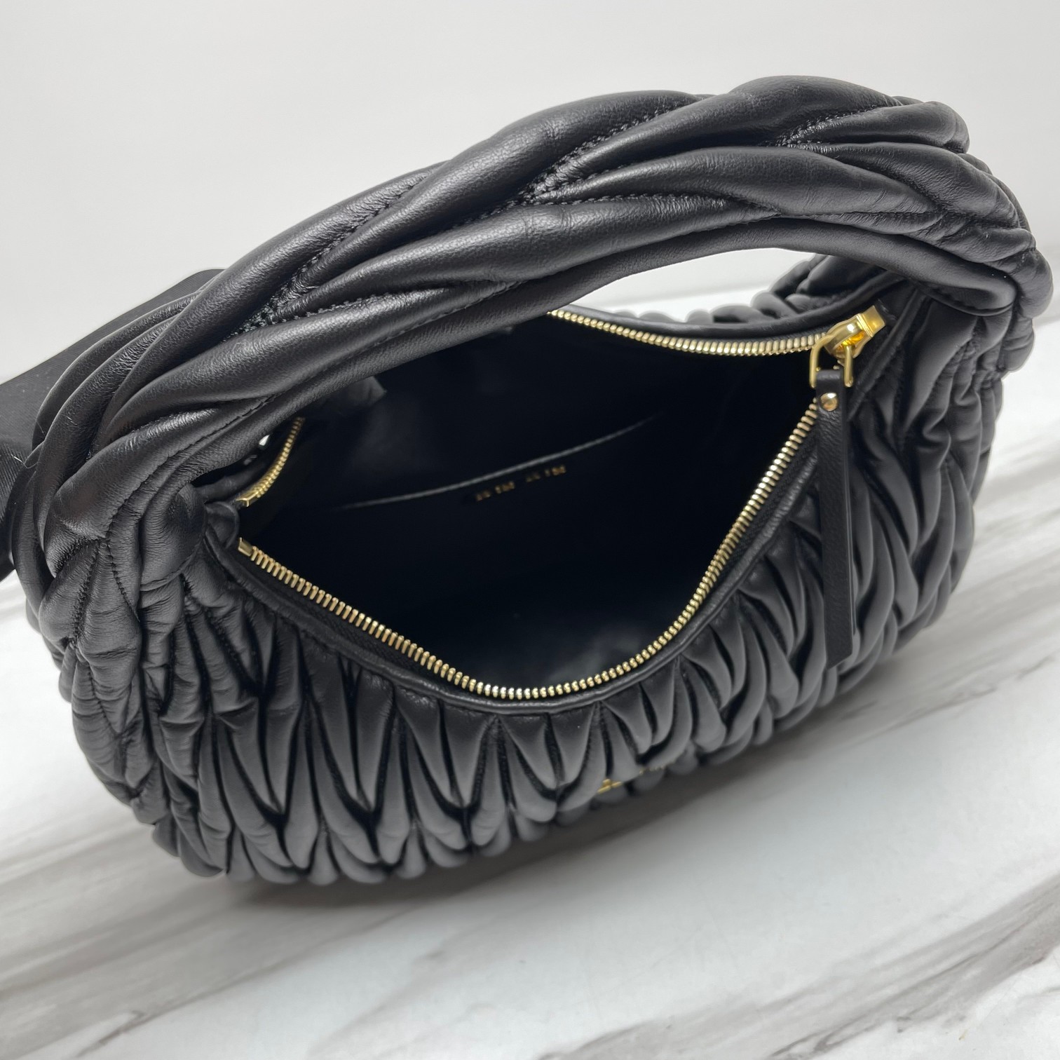 M家😘 5BC108:MiuMiu新品MiuWander手袋,采用进口小羊皮经典品牌标志性Matelasse纹理绣花,复古磨砂五金 9