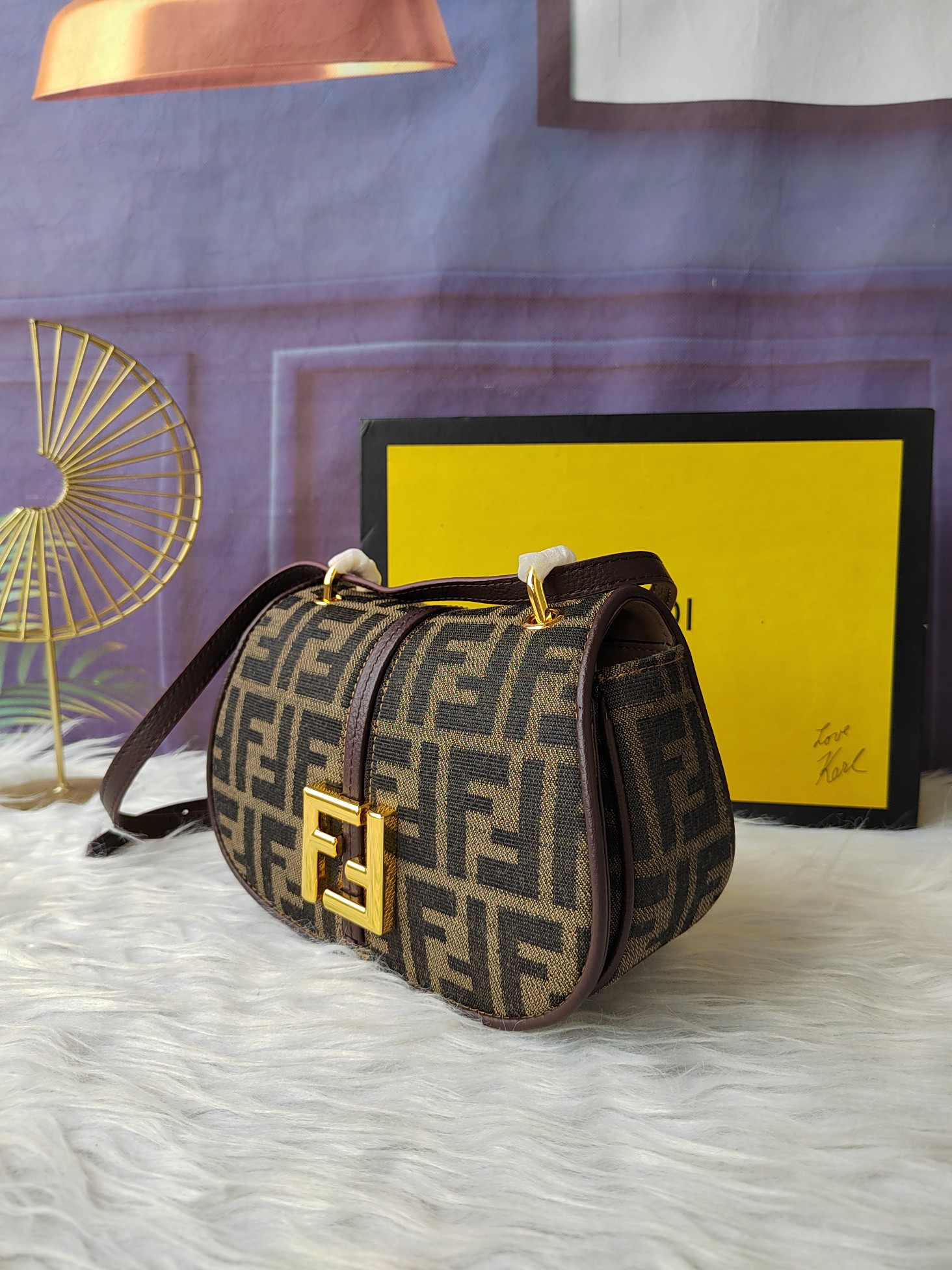 FF帆布コーヒー色小型斜め掛けバッグ - 女性的なデザインと機能性