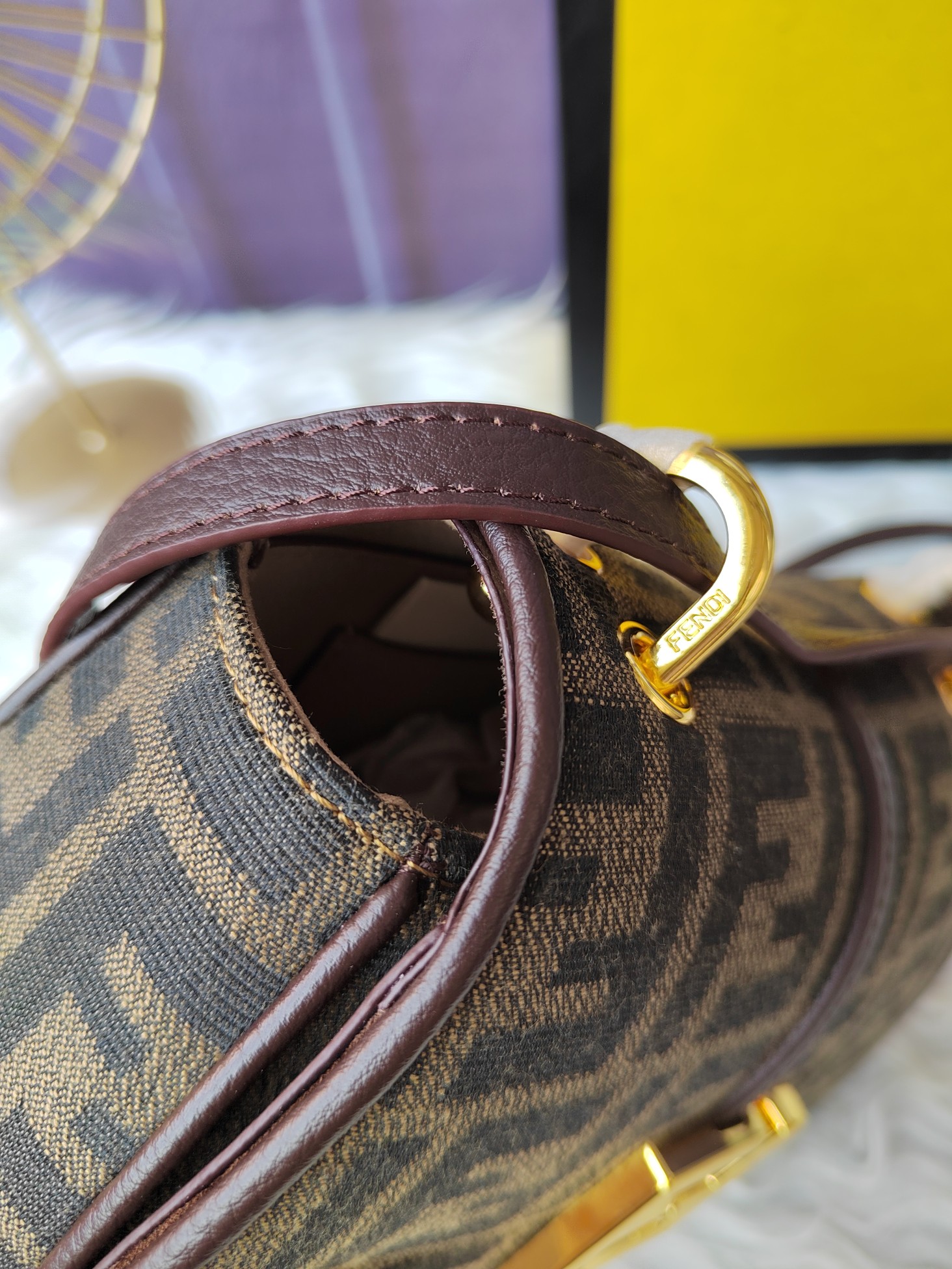 FF帆布コーヒー色小型斜め掛けバッグ - 女性的なデザインと機能性