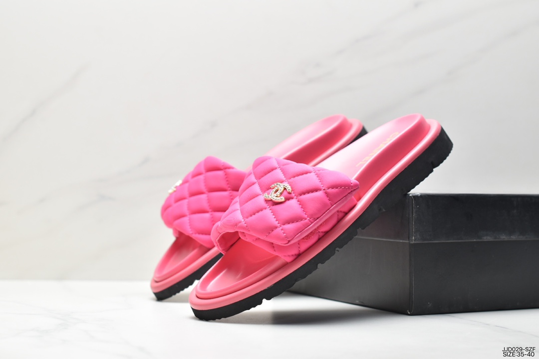 Many celebrities and internet celebrities wear the new Chanel women's slippers for spring and summer