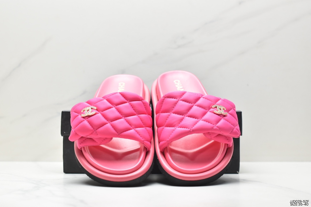 Many celebrities and internet celebrities wear the new Chanel women's slippers for spring and summer