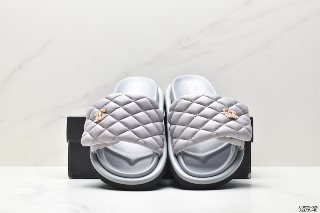 Many celebrities and internet celebrities wear the new Chanel women's slippers for spring and summer