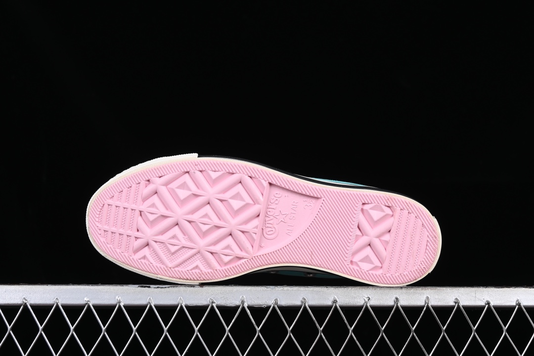 💰150纯原
 Converse x 三丽鸥限定联名款 日版匡威高帮休闲板鞋 1SD512
#采用的日版匡威热门鞋型搭配 Hello Kitty
尺码：35 36 36.5 37 37.5 38 39 39.5 40 M.C3