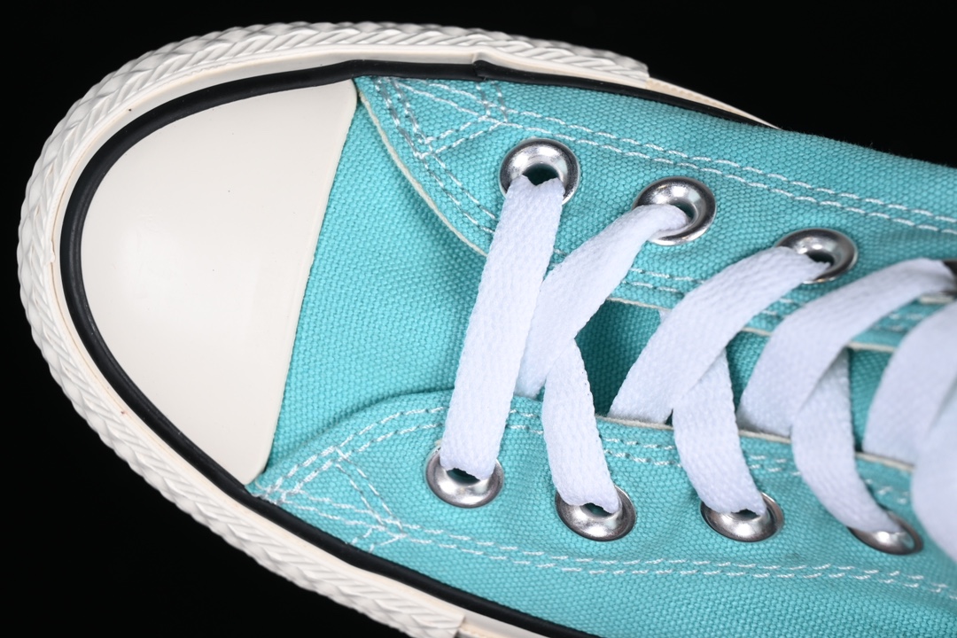 💰150纯原
 Converse x 三丽鸥限定联名款 日版匡威高帮休闲板鞋 1SD512
#采用的日版匡威热门鞋型搭配 Hello Kitty
尺码：35 36 36.5 37 37.5 38 39 39.5 40 M.C3