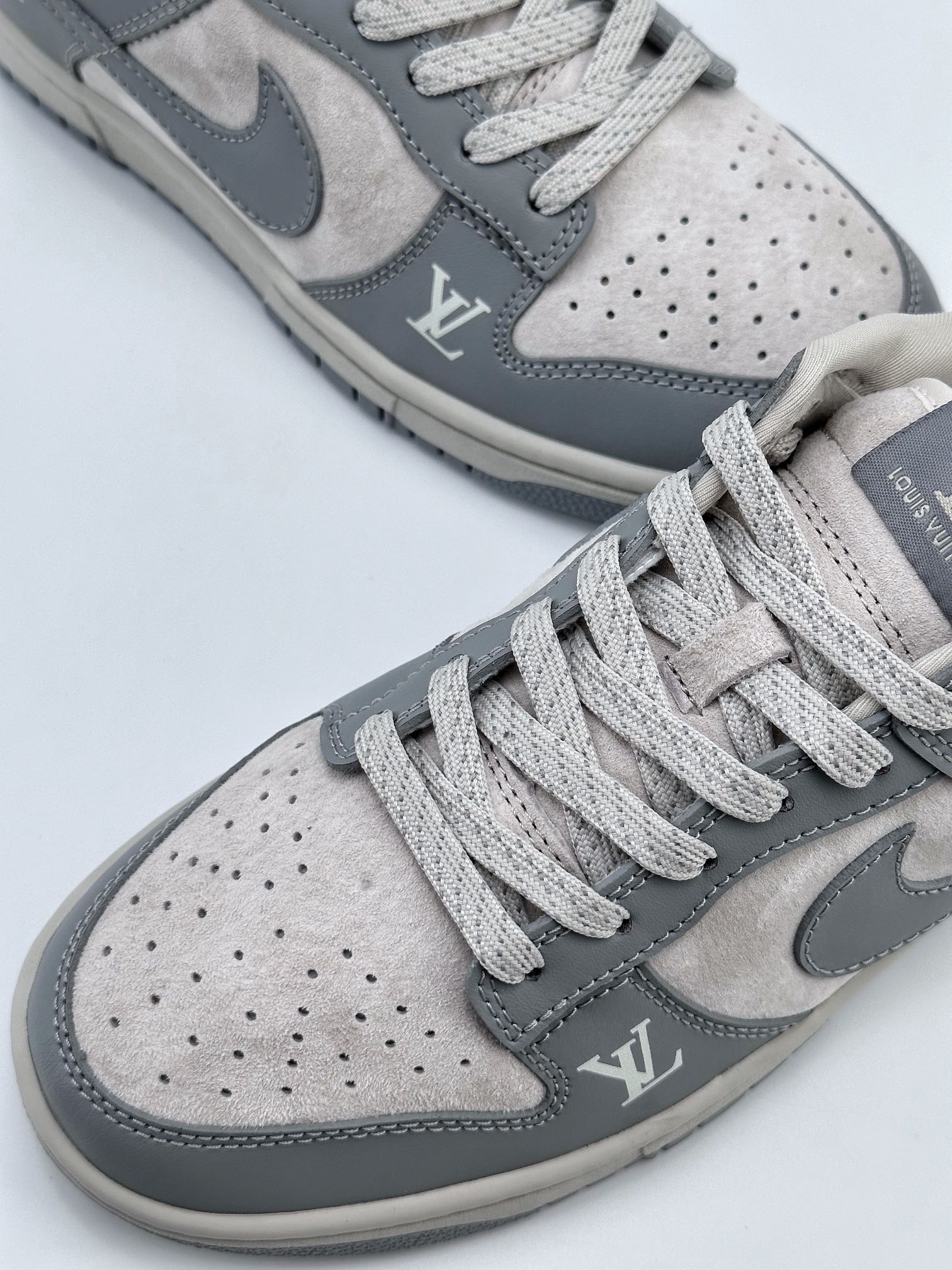 Nike SB Dunk Low x Louis Vuitton Cement Athens Grey FC1688-115