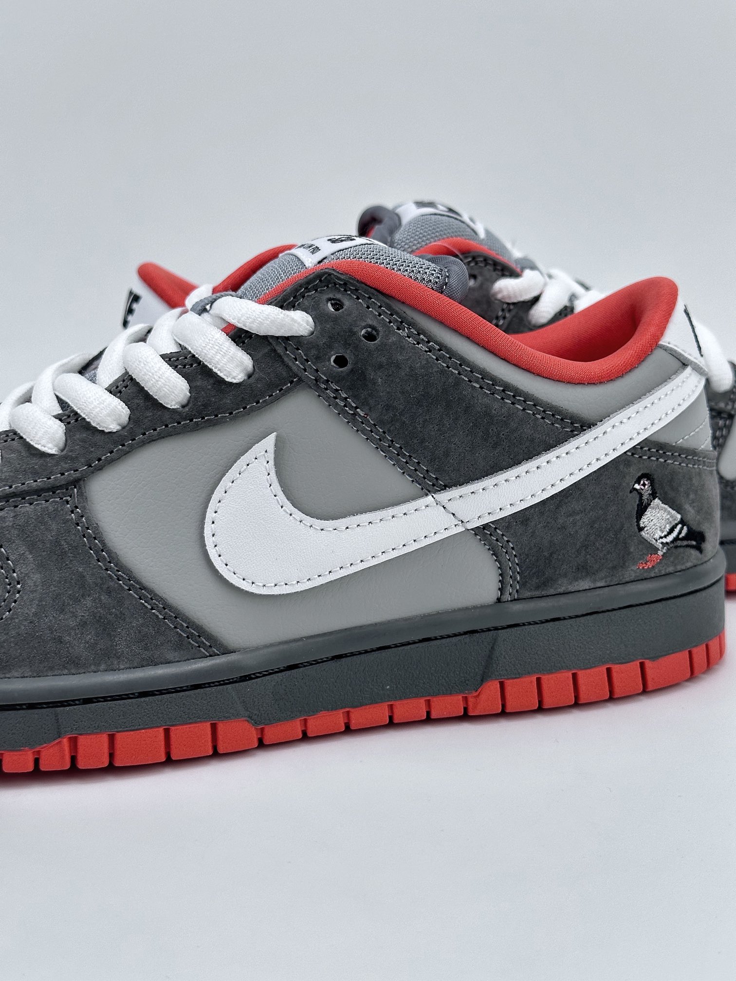 Nike SB Dunk Low Staple NYC Pigeon Grey Pigeon 304292-011