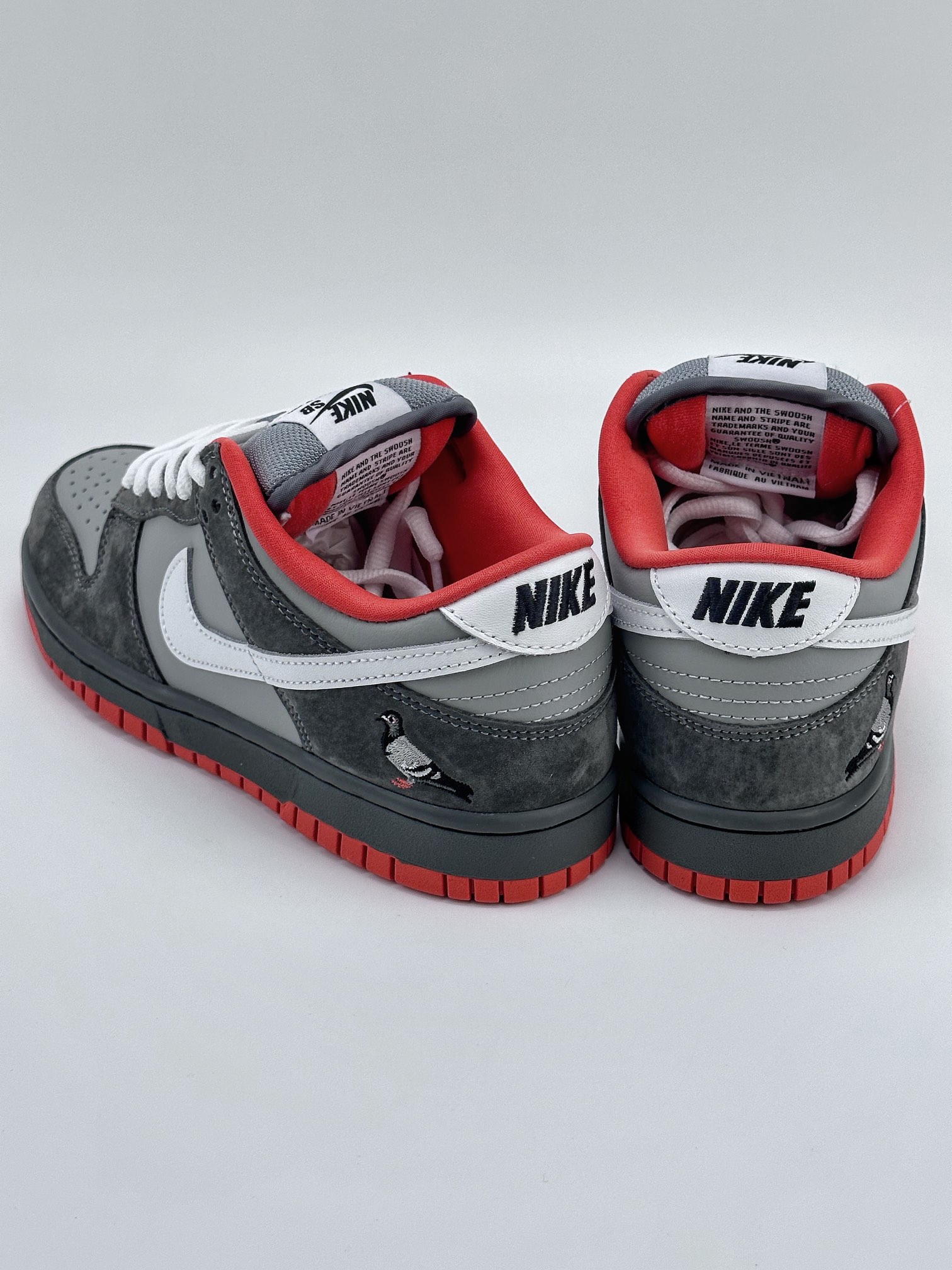 Nike SB Dunk Low Staple NYC Pigeon Grey Pigeon 304292-011