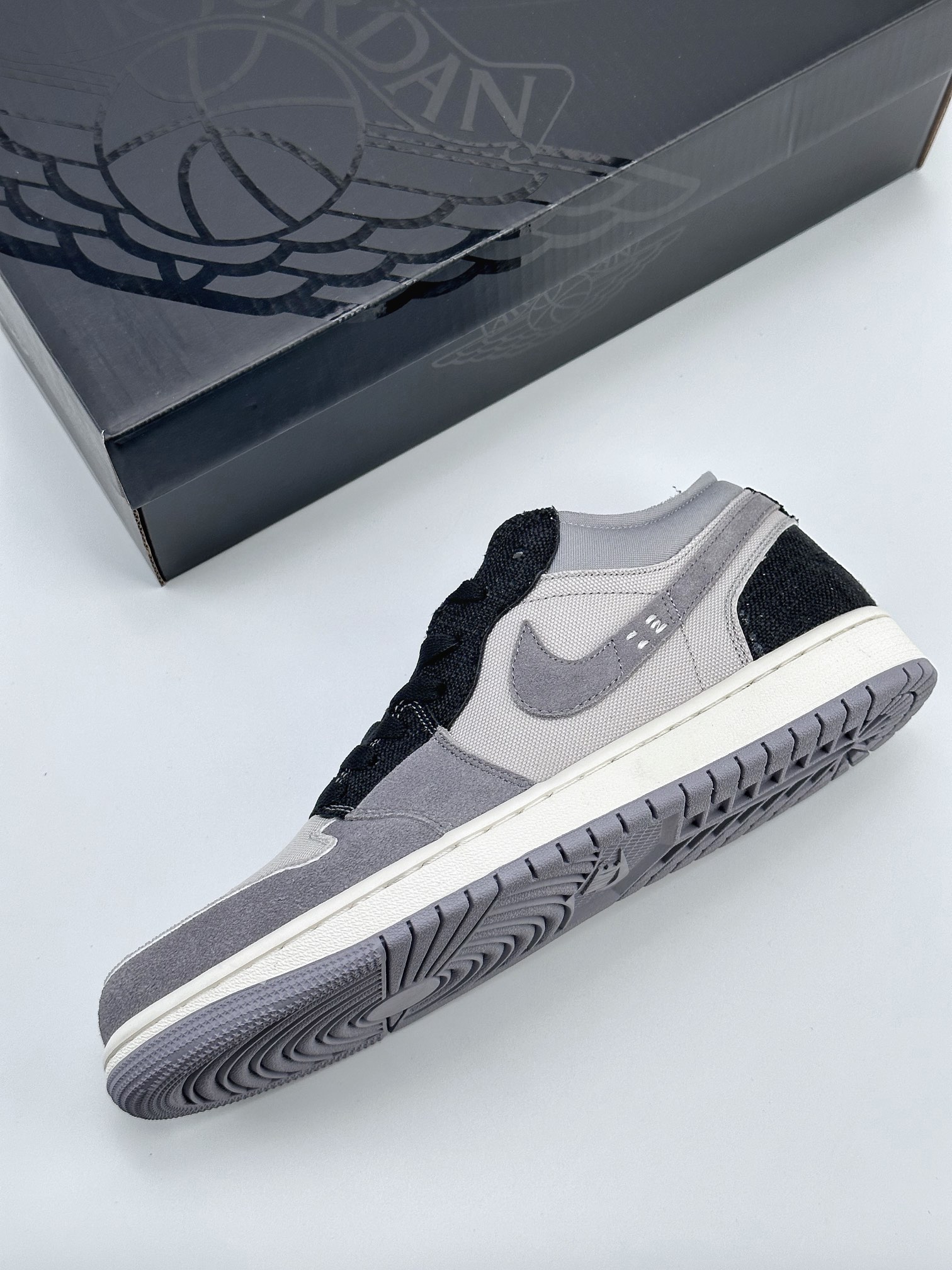 200 Air Jordan 1 Low SE "Inside Out" 解构黑灰 DZ4135-002