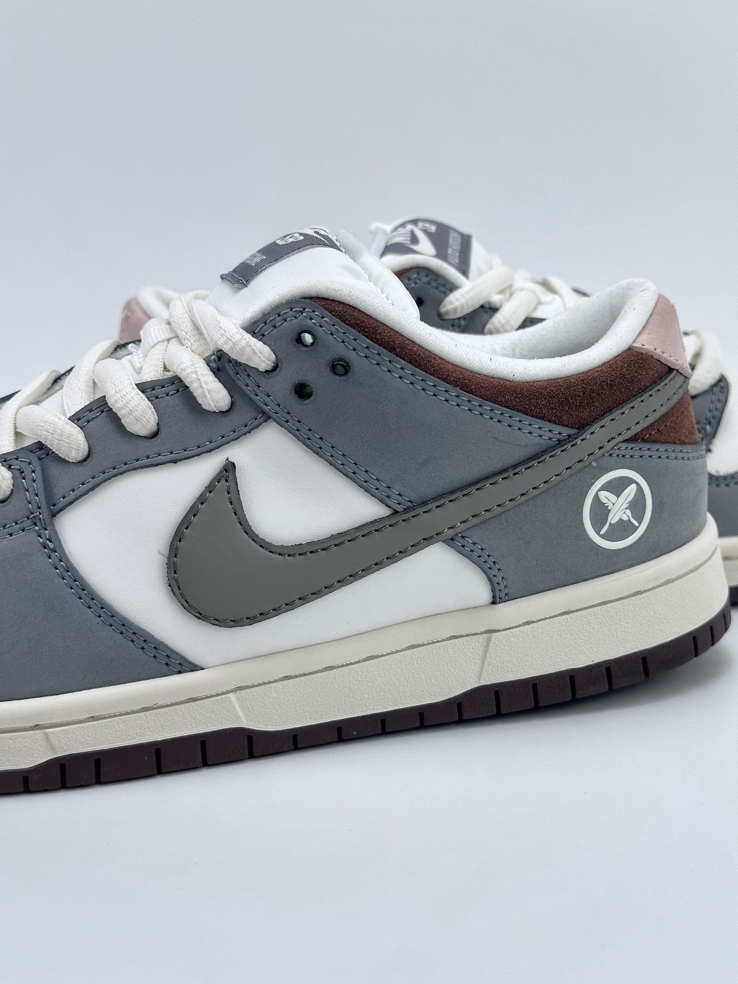 NIKE SB Dunk Low x Yuto Horigome joint gray and white feather FQ1180-001