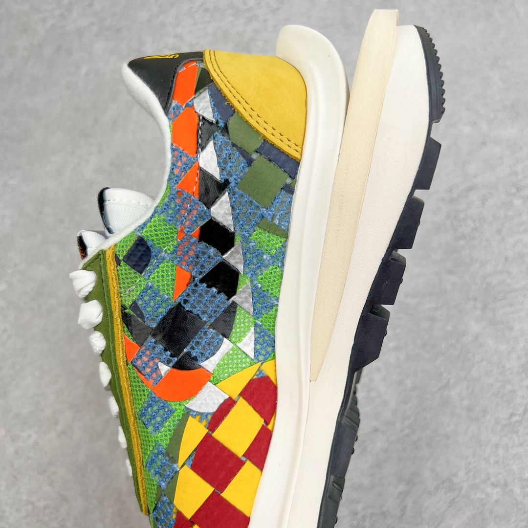 图片[7]-零售💰330 ＃XP Sacai x NK Waffle Woven\”Multi-Color\”华夫联名编织系列低帮变形解构前卫设计五层底休闲运动慢跑鞋 彩色编织 DR5209-300 鞋面采用皮革加编织鞋面进行打造 以红、黄、蓝、绿多色搭配而成 而原型则是参考了这双诞生于2000年的经典的Woven编织鞋 只不过sacai更加奔放 把编制元素搞满了鞋身 同时鞋型上其实并没有做出什么大改动 依旧是sacai x Nike Vaporwaffle的原型 随便还借鉴了一把1.0鞋型的后跟贴片 算是一双实打实的缝合怪…除彩色版本外还有一双灰白配色 更简洁的外观上脚也更容易搭配了 尺码：36 36.5 37.5 38 38.5 39 40 40.5 41 42 42.5 43 44 44.5 45 编码：Bby3936030-运动鞋