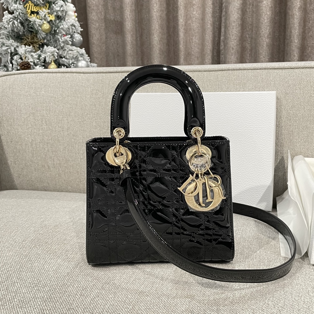 디올 Lady Dior 미디움 블랙 페이턴트 백 레플리카