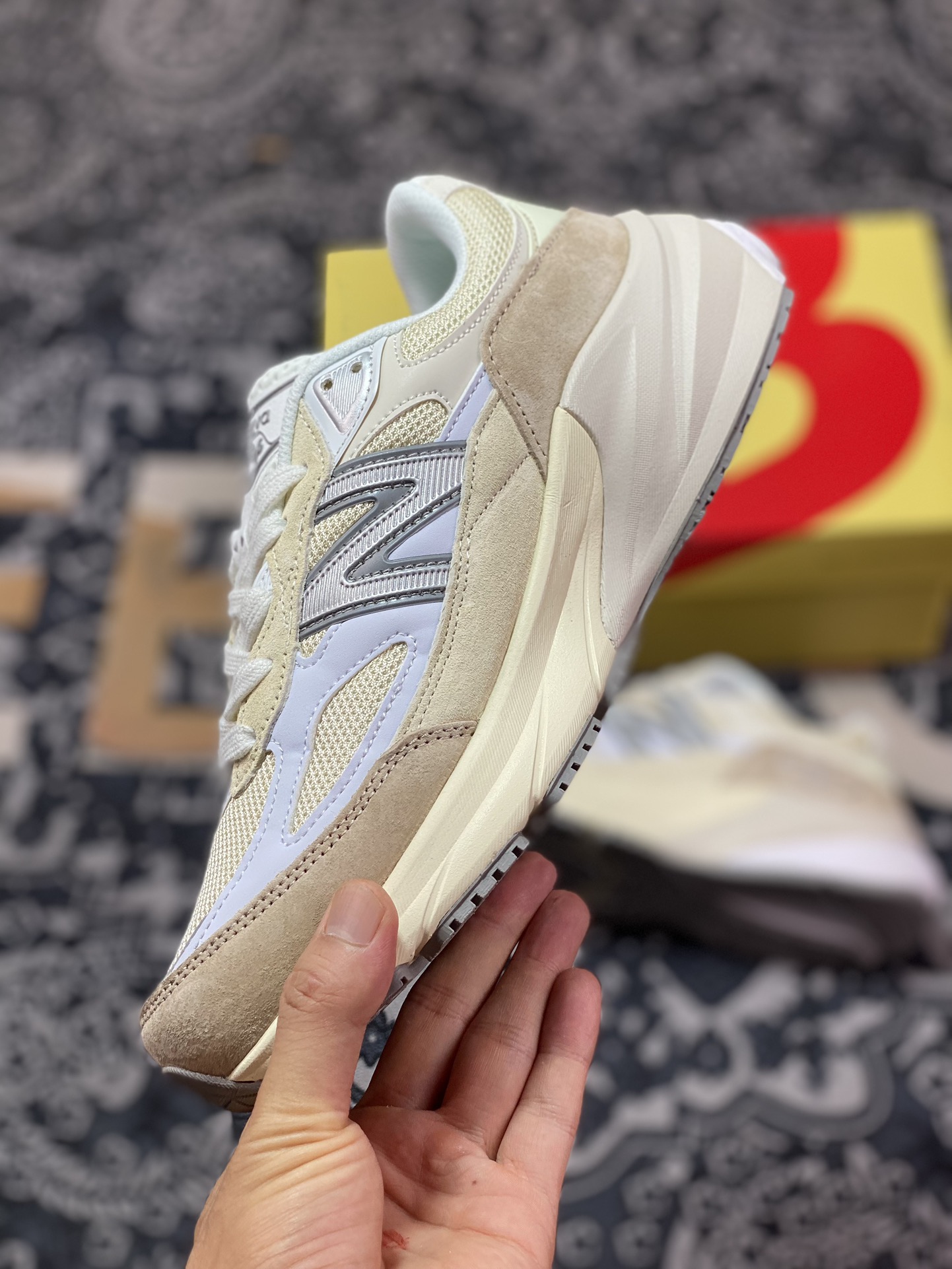 New Balance Made in USA M990V6 Sixth Generation Series American-made Classic Running Shoes ”Cream Yellow White Khaki” M990SS6