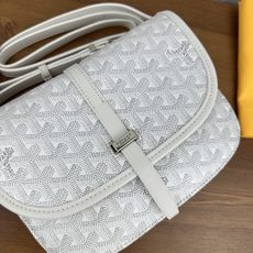GOYARD BELVEDERE⬇️单扣邮差包配有灵巧的肩带和安全的闭合系统,适合各种场合,简约优雅且轻 GOYARD BELVEDERE⬇️单扣邮差包配有灵巧的肩带和安全的闭合系统,适合各种场合,简约优雅且轻