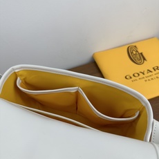 GOYARD BELVEDERE⬇️单扣邮差包配有灵巧的肩带和安全的闭合系统,适合各种场合,简约优雅且轻 GOYARD BELVEDERE⬇️单扣邮差包配有灵巧的肩带和安全的闭合系统,适合各种场合,简约优雅且轻