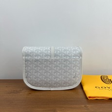 GOYARD BELVEDERE⬇️单扣邮差包配有灵巧的肩带和安全的闭合系统,适合各种场合,简约优雅且轻 GOYARD BELVEDERE⬇️单扣邮差包配有灵巧的肩带和安全的闭合系统,适合各种场合,简约优雅且轻