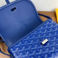 GOYARD BELVEDERE⬇️单扣邮差包配有灵巧的肩带和安全的闭合系统,适合各种场合,简约优雅且轻 GOYARD BELVEDERE⬇️单扣邮差包配有灵巧的肩带和安全的闭合系统,适合各种场合,简约优雅且轻