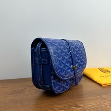 GOYARD BELVEDERE⬇️单扣邮差包配有灵巧的肩带和安全的闭合系统,适合各种场合,简约优雅且轻 GOYARD BELVEDERE⬇️单扣邮差包配有灵巧的肩带和安全的闭合系统,适合各种场合,简约优雅且轻