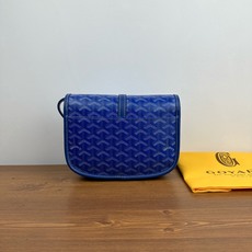GOYARD BELVEDERE⬇️单扣邮差包配有灵巧的肩带和安全的闭合系统,适合各种场合,简约优雅且轻 GOYARD BELVEDERE⬇️单扣邮差包配有灵巧的肩带和安全的闭合系统,适合各种场合,简约优雅且轻