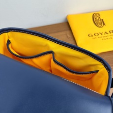 GOYARD BELVEDERE⬇️单扣邮差包配有灵巧的肩带和安全的闭合系统,适合各种场合,简约优雅且轻 GOYARD BELVEDERE⬇️单扣邮差包配有灵巧的肩带和安全的闭合系统,适合各种场合,简约优雅且轻