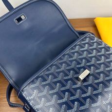 GOYARD BELVEDERE⬇️单扣邮差包配有灵巧的肩带和安全的闭合系统,适合各种场合,简约优雅且轻 GOYARD BELVEDERE⬇️单扣邮差包配有灵巧的肩带和安全的闭合系统,适合各种场合,简约优雅且轻