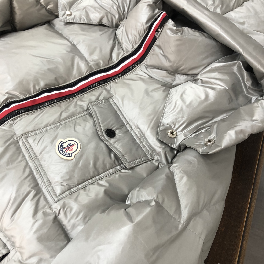 Moncler 蒙口男款羽绒服大货开启👏👏亚洲蒙口专柜有售 手袖配带防风松紧设计 个性双拉链 内里双层内