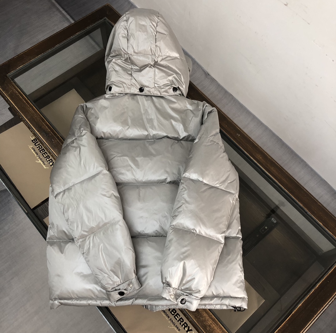 Moncler 蒙口男款羽绒服大货开启👏👏亚洲蒙口专柜有售 手袖配带防风松紧设计 个性双拉链 内里双层内