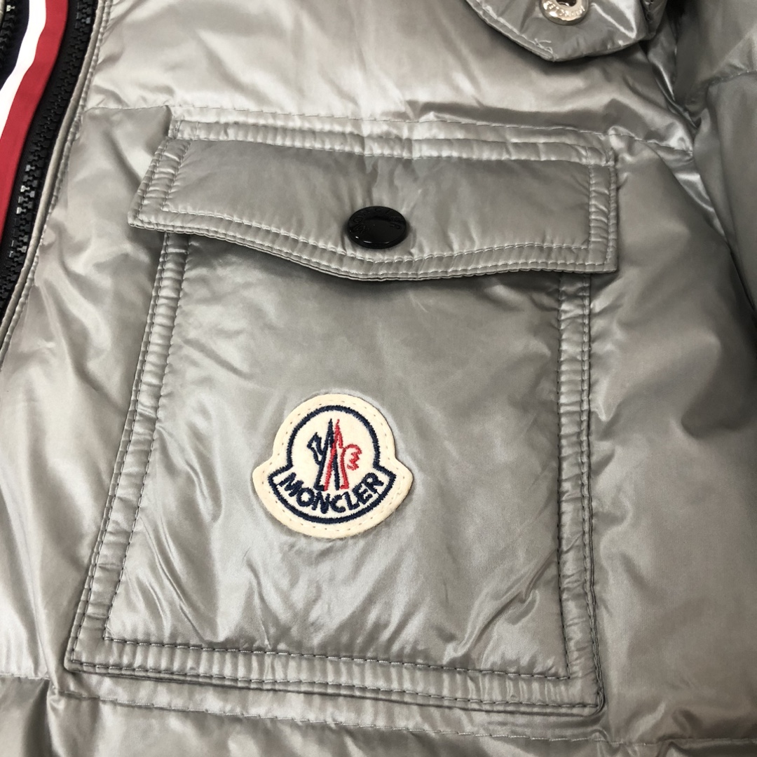 Moncler 蒙口男款羽绒服大货开启👏👏亚洲蒙口专柜有售 手袖配带防风松紧设计 个性双拉链 内里双层内