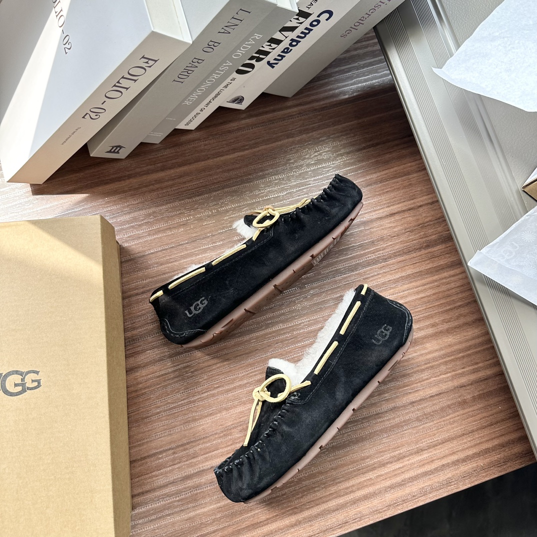 🔥现货上新：新版女士经典羊毛豆豆鞋全新原版专柜级品质 全新包装鞋内：17mm澳洲羊毛鞋面：防水防污涂层/