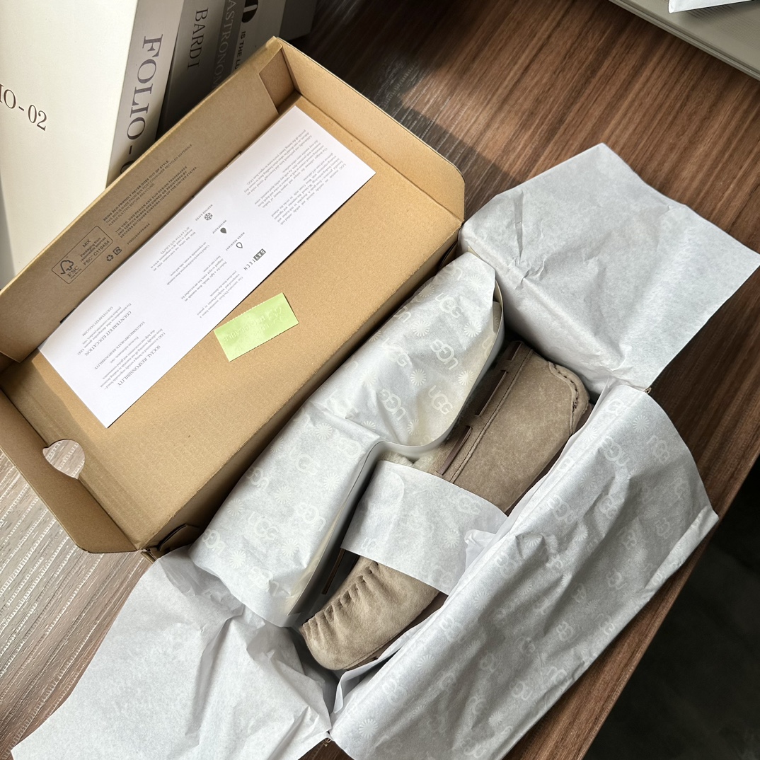 🔥现货上新：新版女士经典羊毛豆豆鞋全新原版专柜级品质 全新包装鞋内：17mm澳洲羊毛鞋面：防水防污涂层/