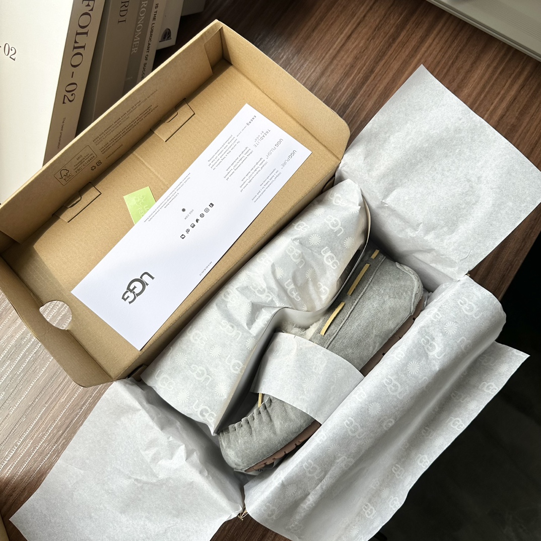 🔥现货上新：新版女士经典羊毛豆豆鞋全新原版专柜级品质 全新包装鞋内：17mm澳洲羊毛鞋面：防水防污涂层/