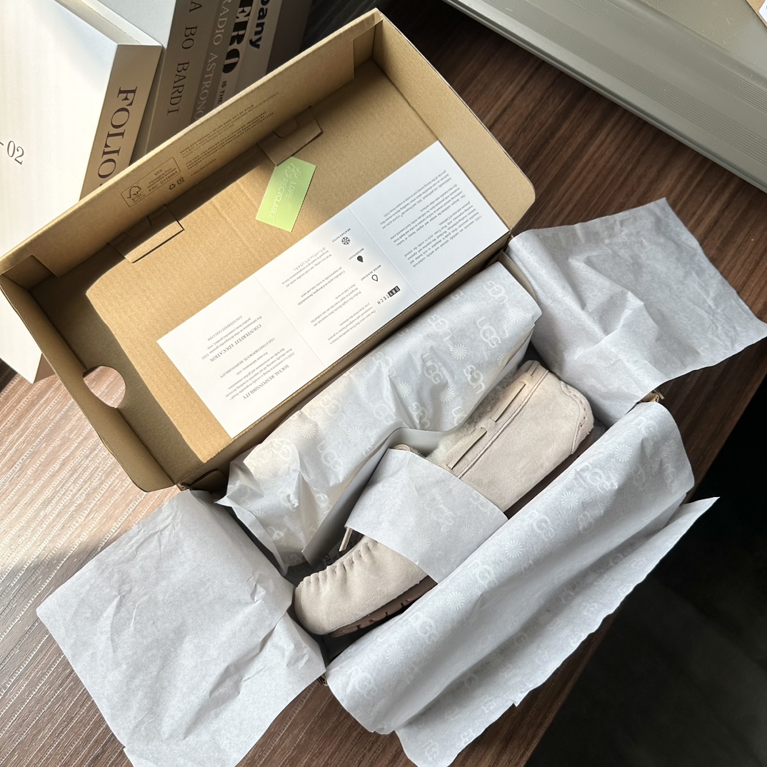 🔥现货上新：新版女士经典羊毛豆豆鞋全新原版专柜级品质 全新包装鞋内：17mm澳洲羊毛鞋面：防水防污涂层/