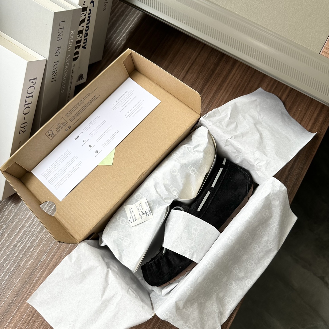 🔥现货上新：新版女士海外彩色羊毛豆豆鞋全新原版专柜级品质 全新包装鞋内：17mm澳洲羊毛鞋面：防水防污涂
