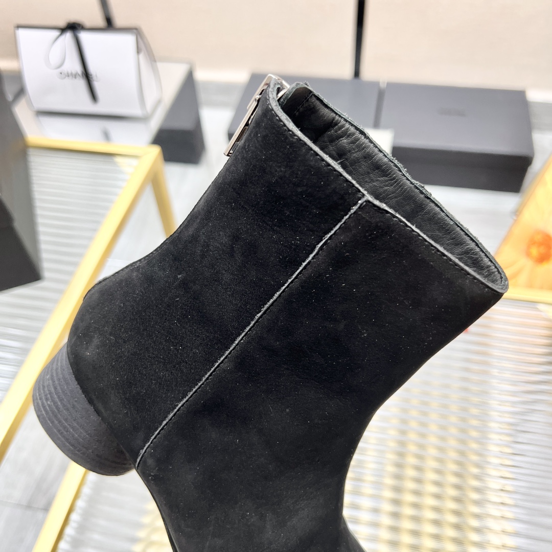 UMA WANG Ballet Boots: Italian Artistry in Rare, Comfortable Classics (Plant: p. 925) - 图片 8
