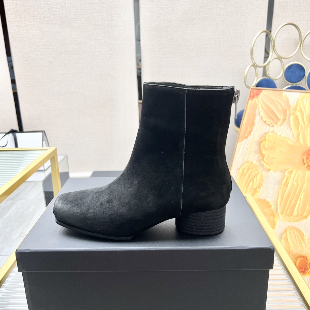 UMA WANG Ballet Boots: Italian Artistry in Rare, Comfortable Classics (Plant: p. 925) - 图片 4
