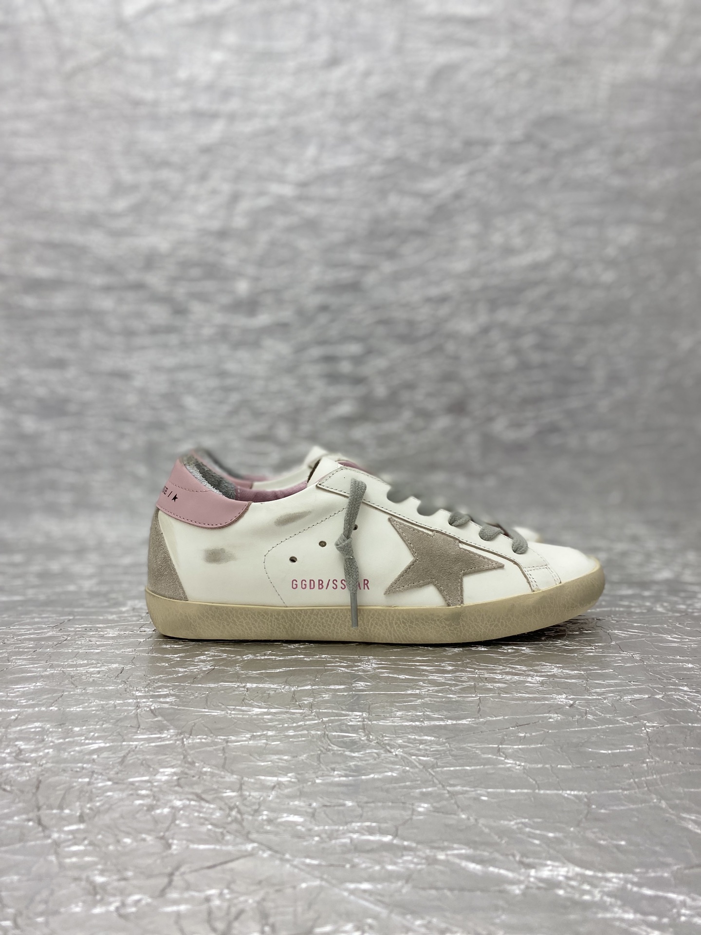 Golden Goose High
 Skateboard Shoes Replicas Buy Special
 Gold Red Cowhide