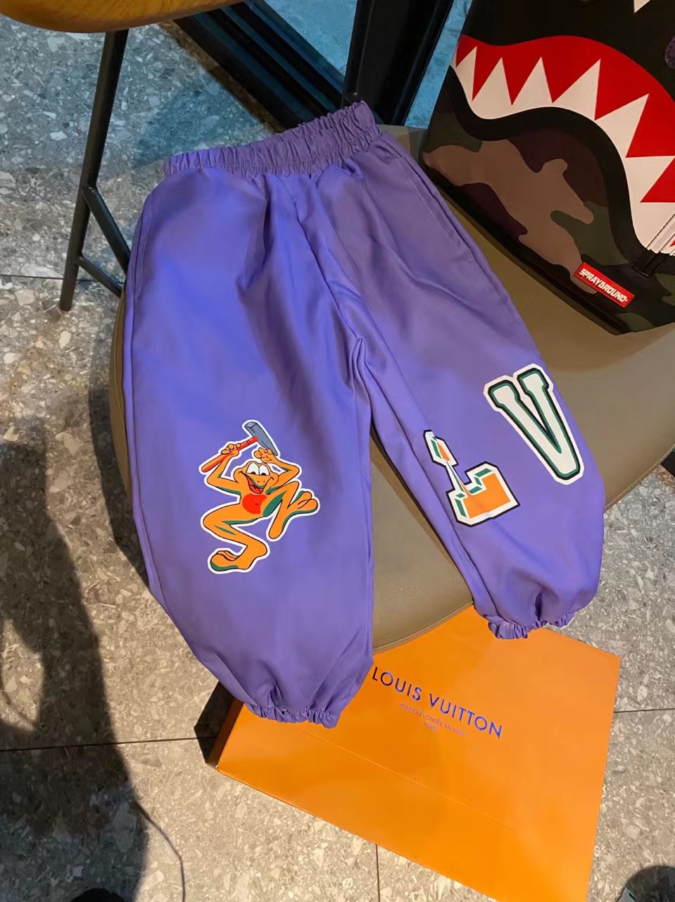 [强]LV紫色运动裤 细节图