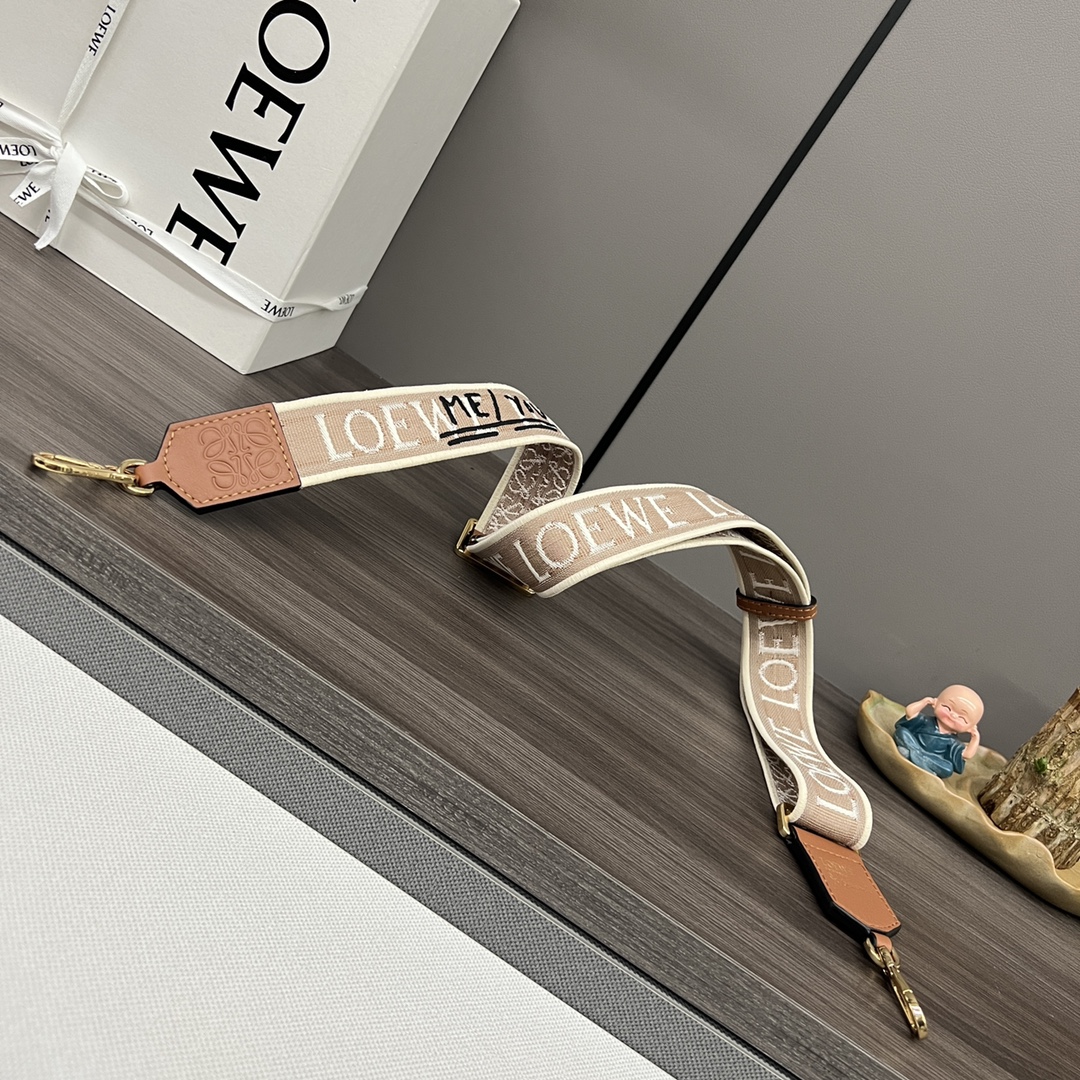 NO:192464,Anagram Jacquard double-sided embroidered shoulder strap Spot New product (embroidery brown) Strap length 1050-40mm (adjustment length) Model 651935, Donut Embroidered shoulder strap (purchase separately)19860909Anagram 提花双面刺绣肩带 现货 新品（刺绣棕色） 肩带长度1050-40mm（调节长度） 型号651935,甜甜圈 刺绣肩带（单独购买）,Bag