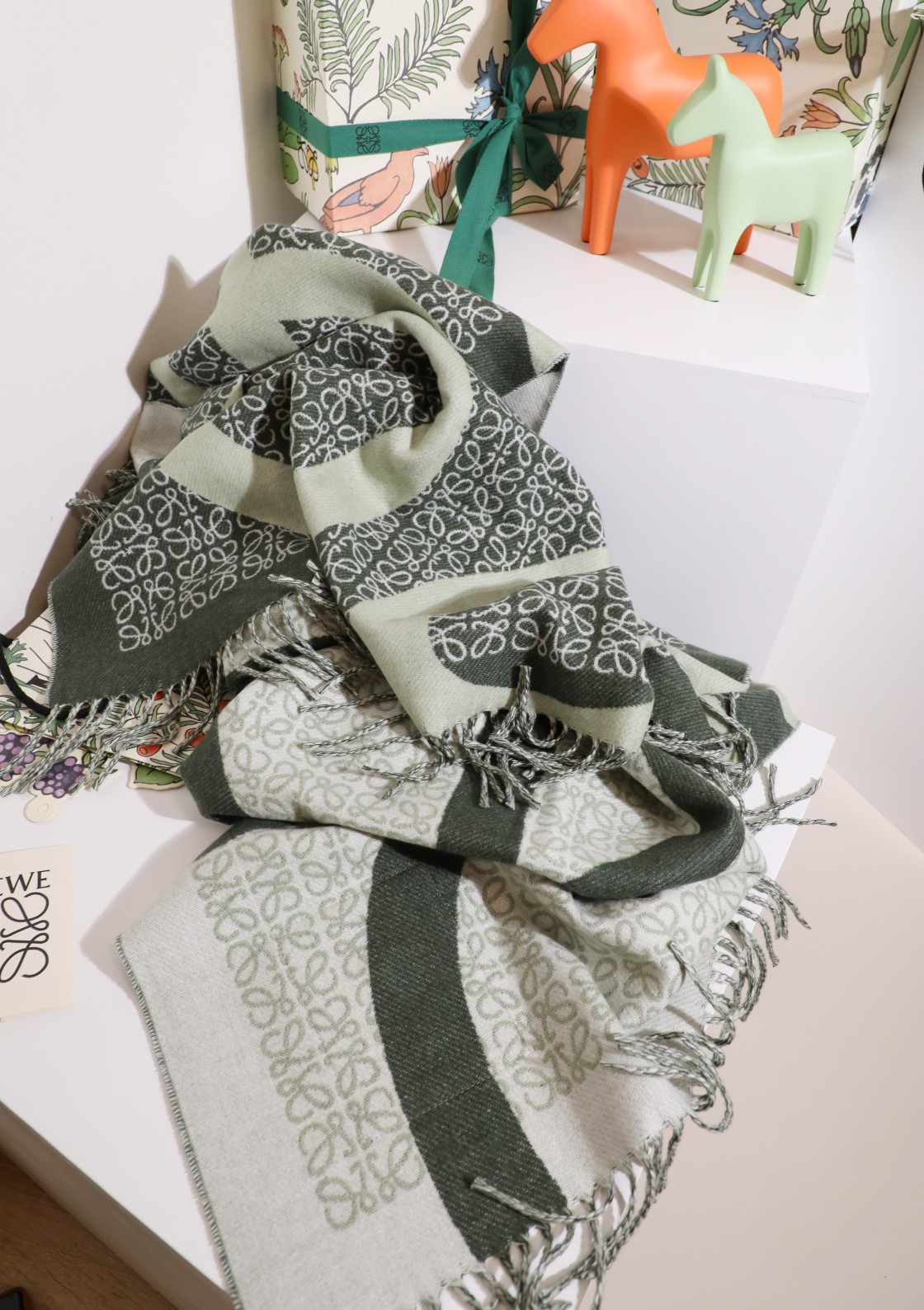 💟low 罗意威皮标方毯 火热的单品 简单抽象的logo设计 不那么高调 低调且奢华 手感柔软 做工精细