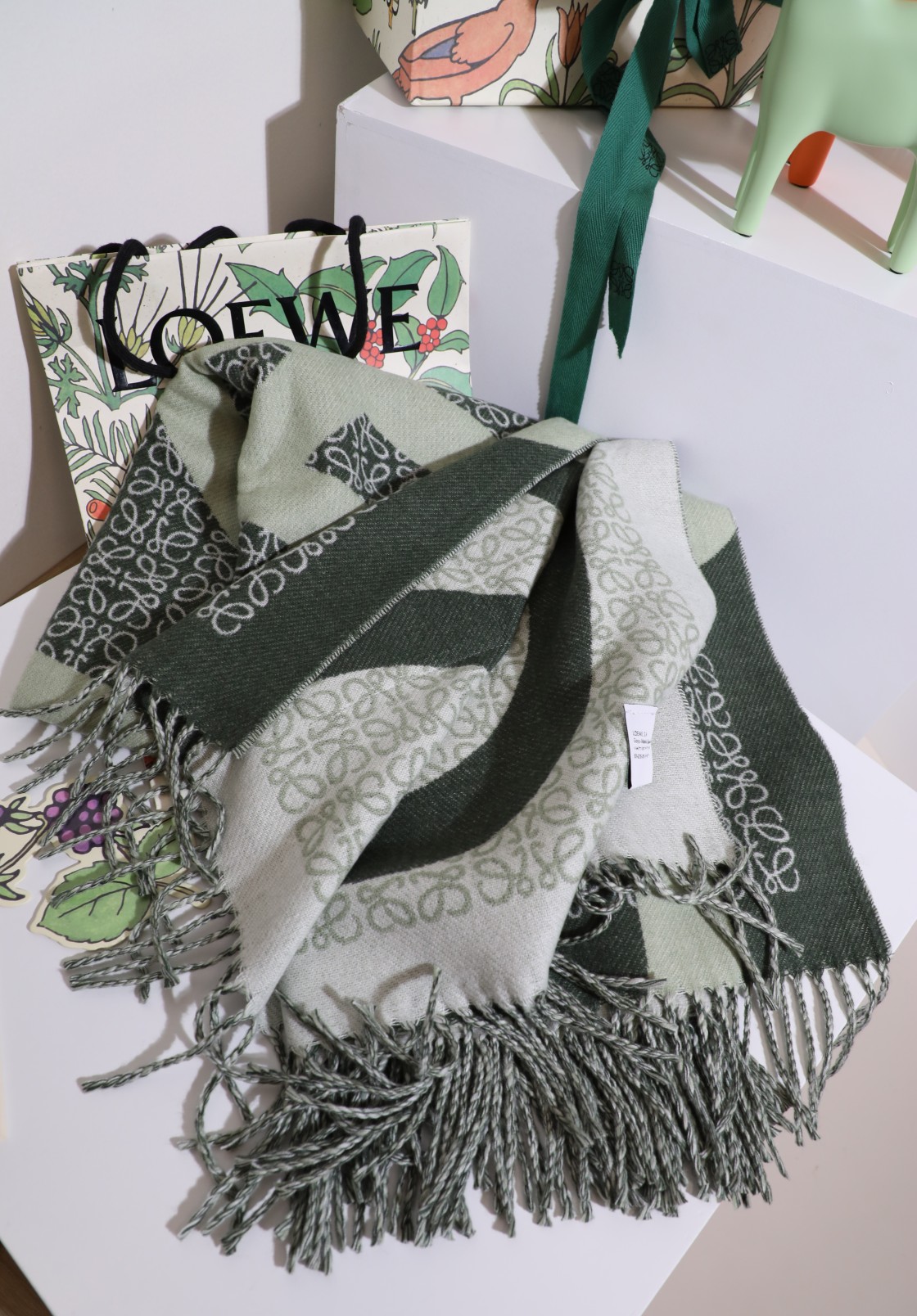 💟low 罗意威皮标方毯 火热的单品 简单抽象的logo设计 不那么高调 低调且奢华 手感柔软 做工精细