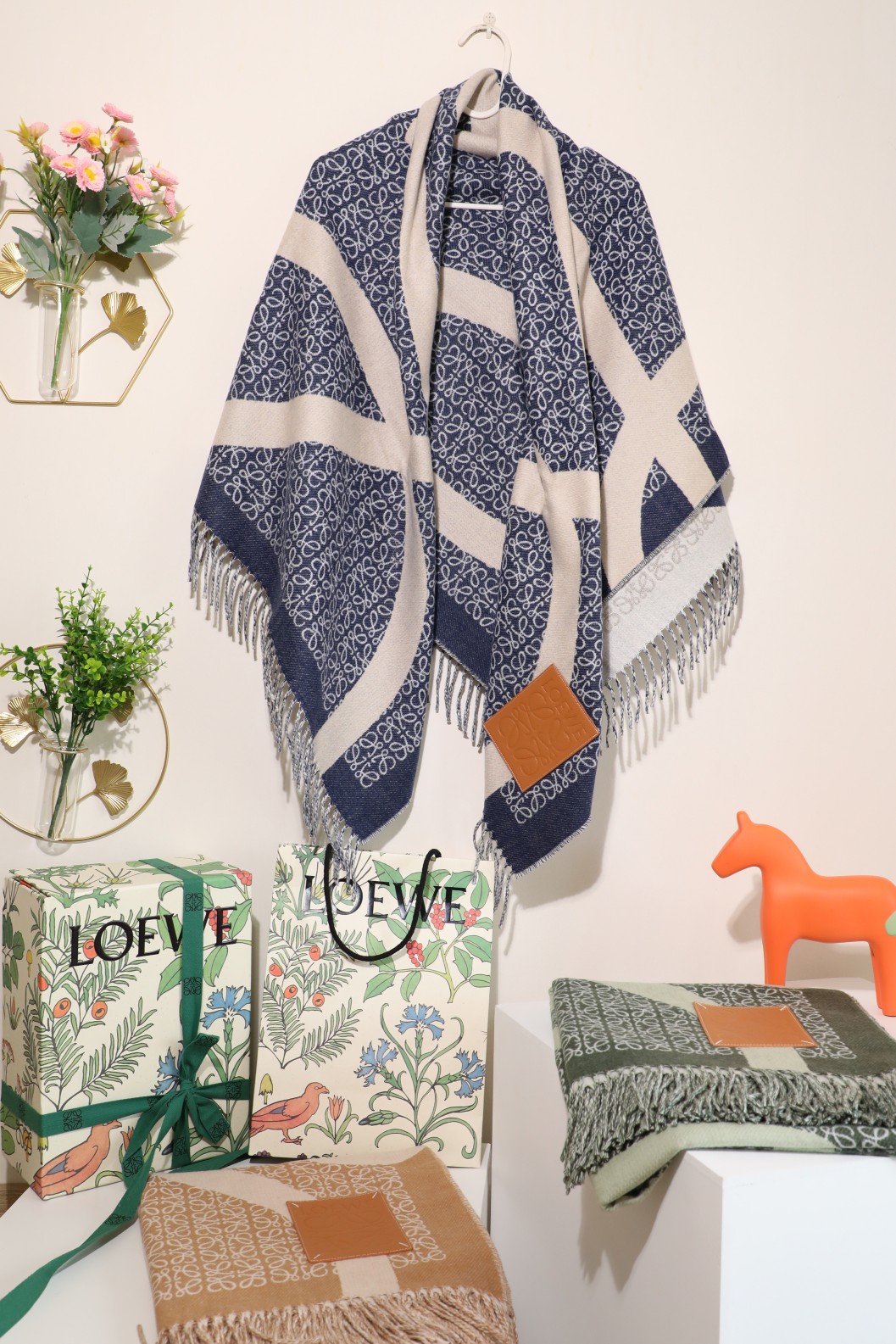 💟low 罗意威皮标方毯 火热的单品 简单抽象的logo设计 不那么高调 低调且奢华 手感柔软 做工精细