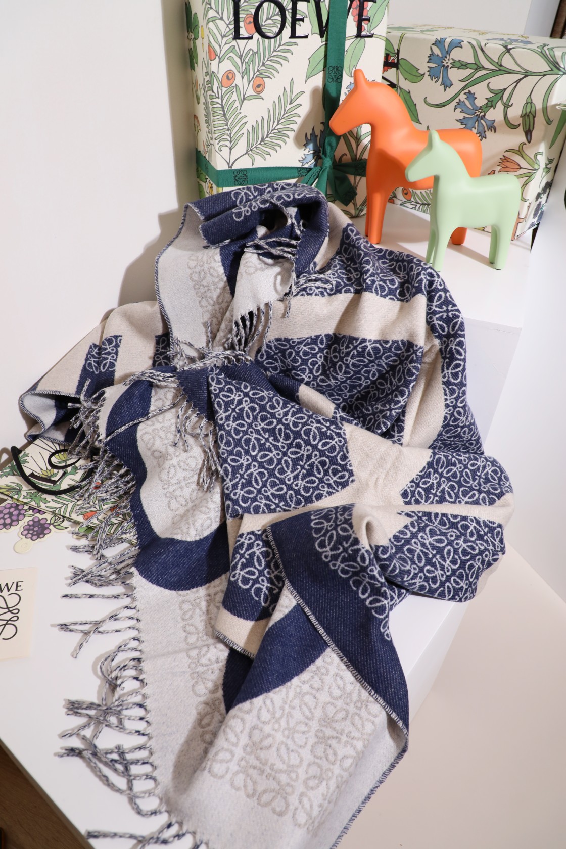 💟low 罗意威皮标方毯 火热的单品 简单抽象的logo设计 不那么高调 低调且奢华 手感柔软 做工精细