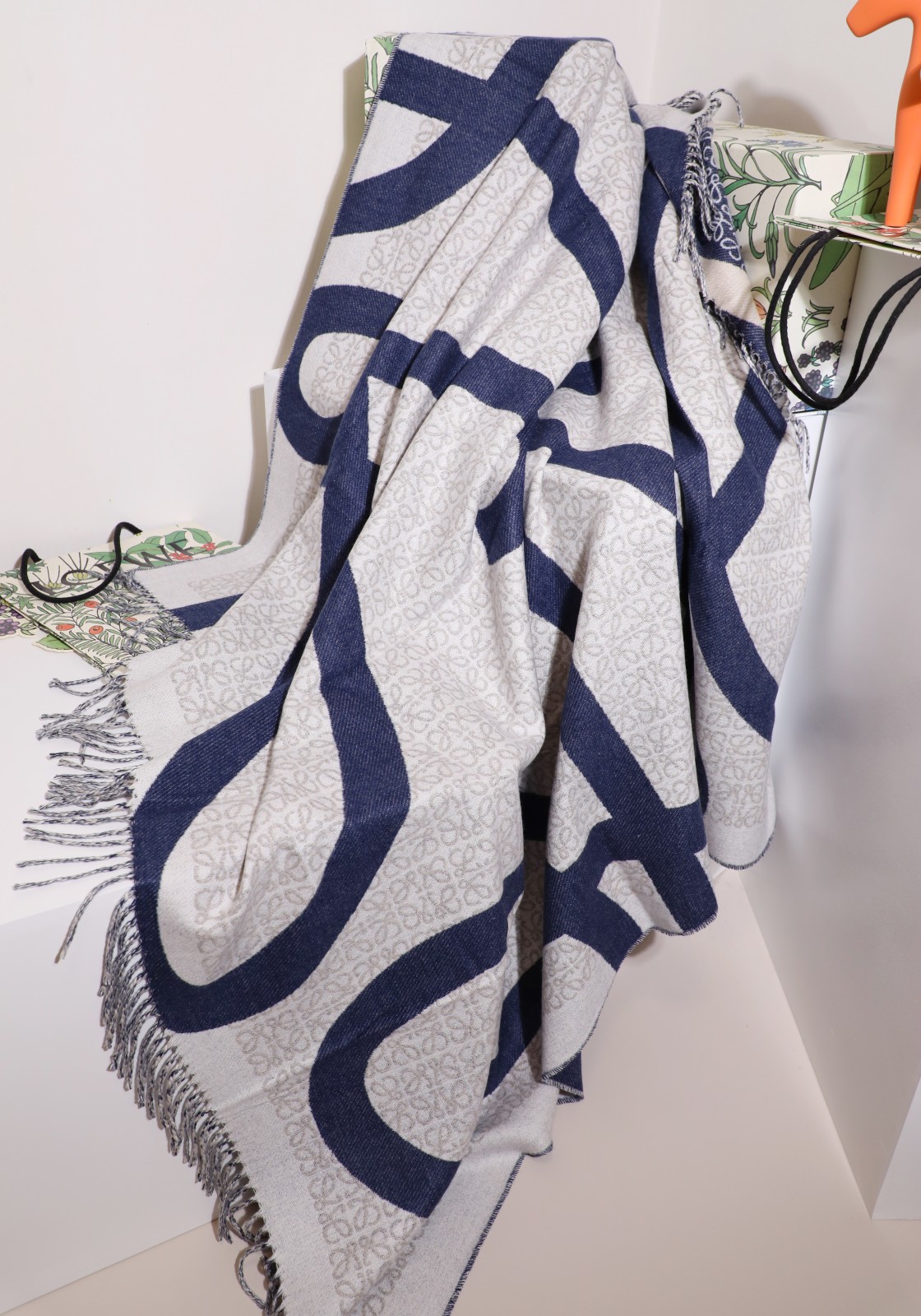 💟low 罗意威皮标方毯 火热的单品 简单抽象的logo设计 不那么高调 低调且奢华 手感柔软 做工精细