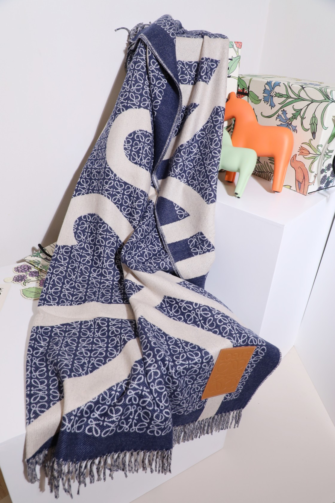 💟low 罗意威皮标方毯 火热的单品 简单抽象的logo设计 不那么高调 低调且奢华 手感柔软 做工精细