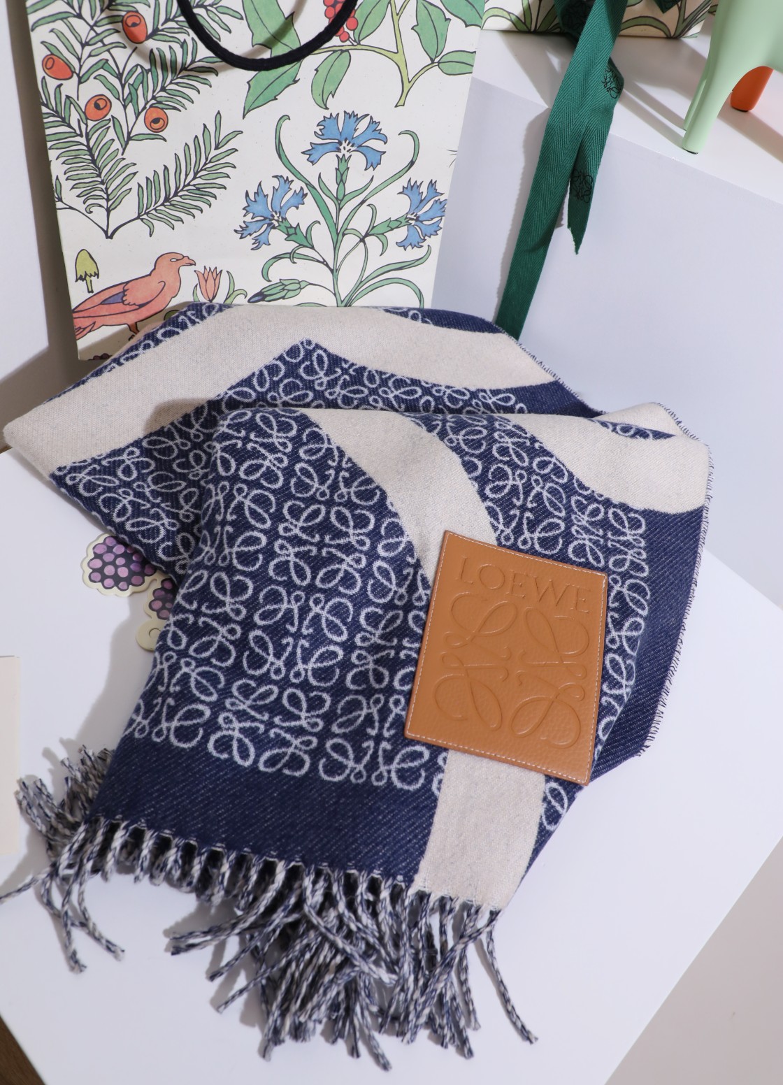 💟low 罗意威皮标方毯 火热的单品 简单抽象的logo设计 不那么高调 低调且奢华 手感柔软 做工精细