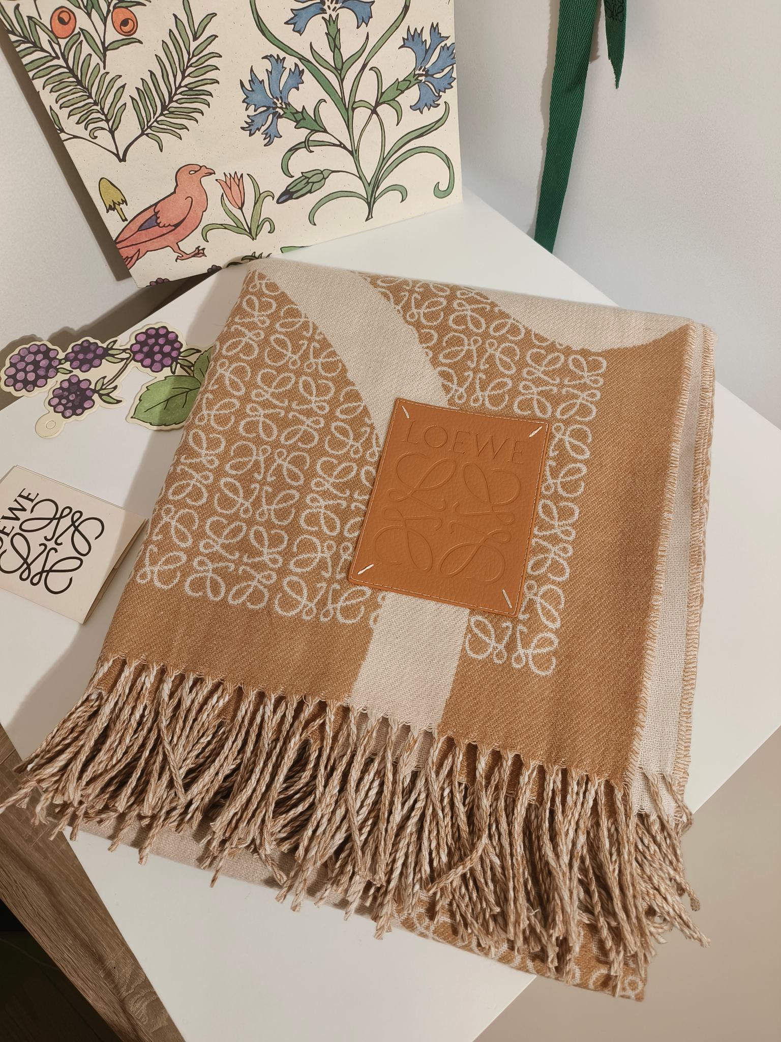 💟low 罗意威皮标方毯 火热的单品 简单抽象的logo设计 不那么高调 低调且奢华 手感柔软 做工精细