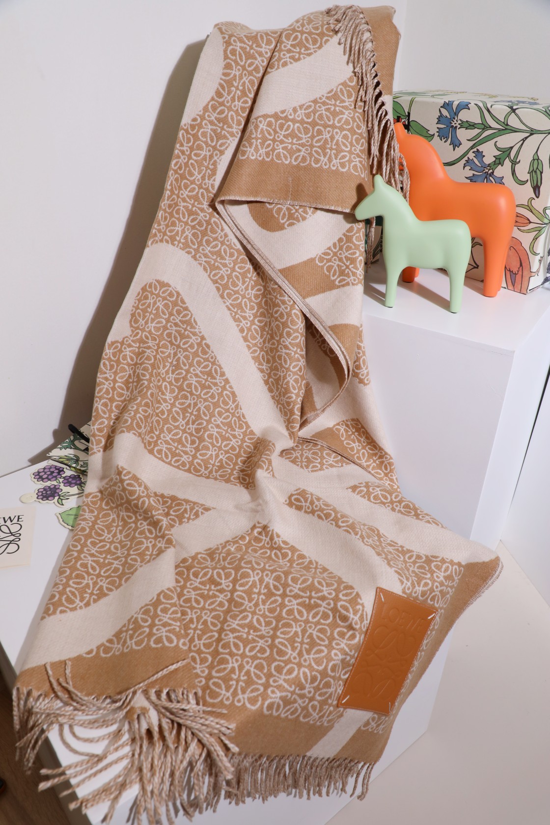 💟low 罗意威皮标方毯 火热的单品 简单抽象的logo设计 不那么高调 低调且奢华 手感柔软 做工精细