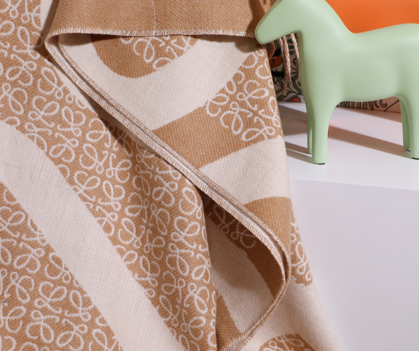 💟low 罗意威皮标方毯 火热的单品 简单抽象的logo设计 不那么高调 低调且奢华 手感柔软 做工精细